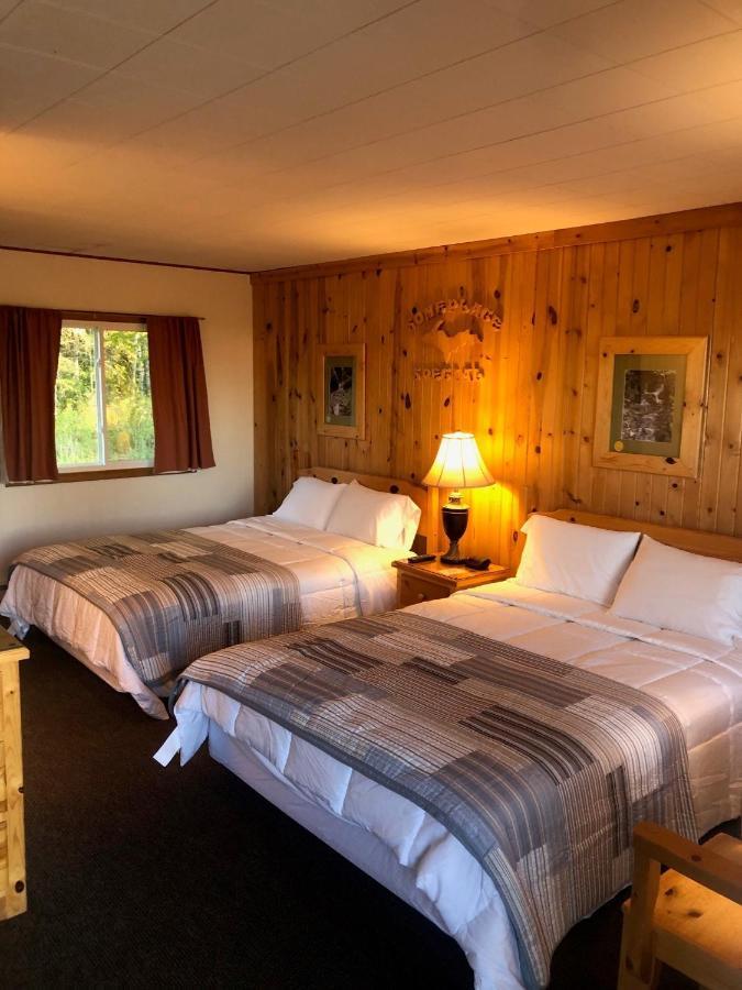 Holiday Motel *